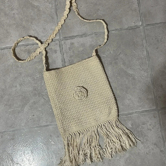 Crochet cream fringe  bag - Picture 3 of 8